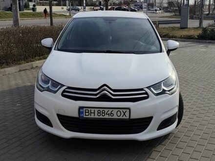 Белый Ситроен С4, объемом двигателя 1.6 л и пробегом 250 тыс. км за 9500 $, фото 1 на Automoto.ua