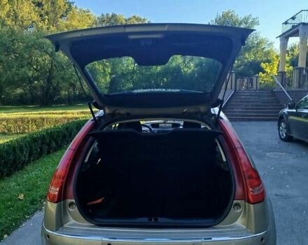 Бежевый Ситроен С4, объемом двигателя 1.59 л и пробегом 228 тыс. км за 4250 $, фото 1 на Automoto.ua