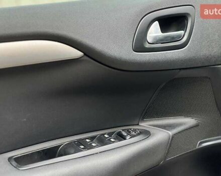 Бежевый Ситроен С4, объемом двигателя 1.6 л и пробегом 208 тыс. км за 6500 $, фото 6 на Automoto.ua