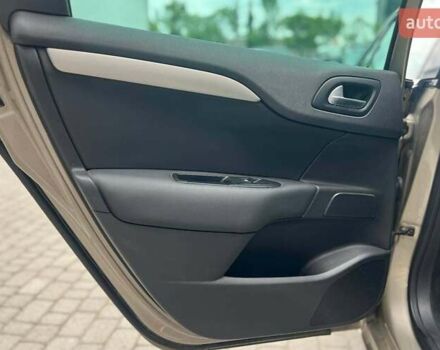 Бежевый Ситроен С4, объемом двигателя 1.6 л и пробегом 208 тыс. км за 6500 $, фото 16 на Automoto.ua