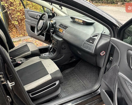 Черный Ситроен С4, объемом двигателя 1.6 л и пробегом 240 тыс. км за 3500 $, фото 19 на Automoto.ua