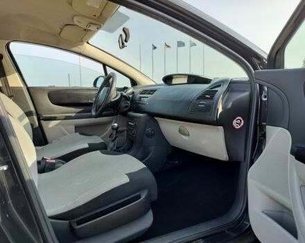 Черный Ситроен С4, объемом двигателя 1.6 л и пробегом 326 тыс. км за 3200 $, фото 7 на Automoto.ua