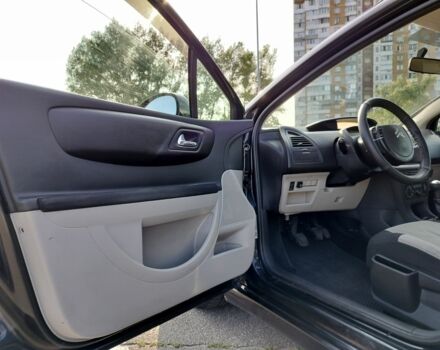 Черный Ситроен С4, объемом двигателя 1.6 л и пробегом 326 тыс. км за 3200 $, фото 4 на Automoto.ua