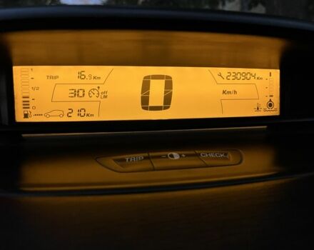 Черный Ситроен С4, объемом двигателя 1.6 л и пробегом 204 тыс. км за 2800 $, фото 14 на Automoto.ua