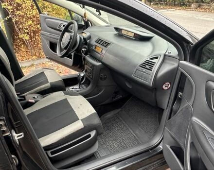 Черный Ситроен С4, объемом двигателя 1.6 л и пробегом 250 тыс. км за 3600 $, фото 19 на Automoto.ua