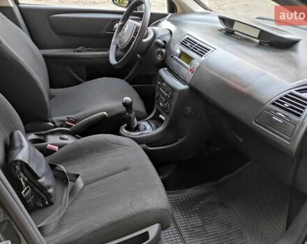 Черный Ситроен С4, объемом двигателя 1.6 л и пробегом 220 тыс. км за 3300 $, фото 5 на Automoto.ua