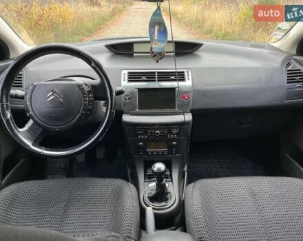 Черный Ситроен С4, объемом двигателя 1.6 л и пробегом 333 тыс. км за 5800 $, фото 3 на Automoto.ua