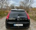 Черный Ситроен С4, объемом двигателя 1.6 л и пробегом 333 тыс. км за 5800 $, фото 2 на Automoto.ua