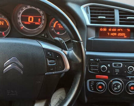 Чорний Сітроен С4, об'ємом двигуна 1.6 л та пробігом 112 тис. км за 8350 $, фото 7 на Automoto.ua