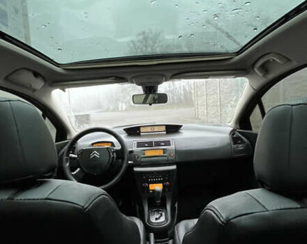 Черный Ситроен С4, объемом двигателя 1.6 л и пробегом 315 тыс. км за 3000 $, фото 7 на Automoto.ua