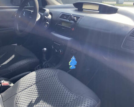 Фиолетовый Ситроен С4, объемом двигателя 1.59 л и пробегом 265 тыс. км за 4700 $, фото 5 на Automoto.ua