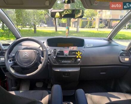 Красный Ситроен С4, объемом двигателя 2 л и пробегом 201 тыс. км за 5800 $, фото 12 на Automoto.ua