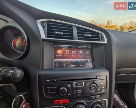 Червоний Сітроен С4, об'ємом двигуна 1.56 л та пробігом 120 тис. км за 8500 $, фото 15 на Automoto.ua