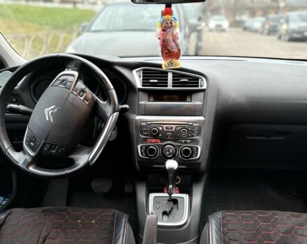 Красный Ситроен С4, объемом двигателя 1.6 л и пробегом 134 тыс. км за 6399 $, фото 6 на Automoto.ua