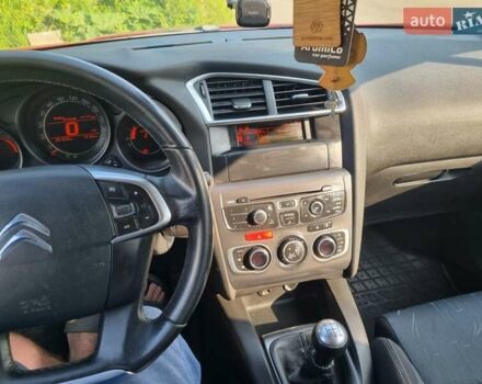 Красный Ситроен С4, объемом двигателя 1.6 л и пробегом 291 тыс. км за 7200 $, фото 3 на Automoto.ua
