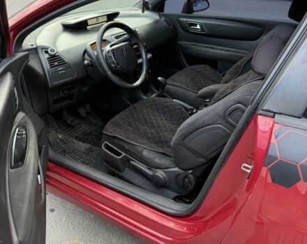 Красный Ситроен С4, объемом двигателя 1.6 л и пробегом 250 тыс. км за 3300 $, фото 5 на Automoto.ua