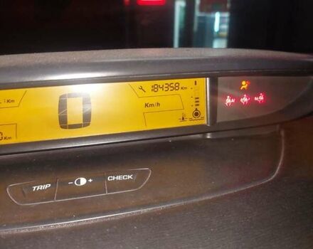 Красный Ситроен С4, объемом двигателя 1.6 л и пробегом 184 тыс. км за 3900 $, фото 5 на Automoto.ua