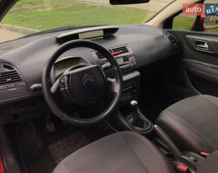 Красный Ситроен С4, объемом двигателя 1.6 л и пробегом 283 тыс. км за 3900 $, фото 5 на Automoto.ua
