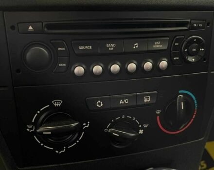 Червоний Сітроен С4, об'ємом двигуна 1.6 л та пробігом 190 тис. км за 3650 $, фото 16 на Automoto.ua