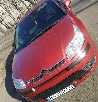 Красный Ситроен С4, объемом двигателя 1.6 л и пробегом 190 тыс. км за 2000 $, фото 1 на Automoto.ua