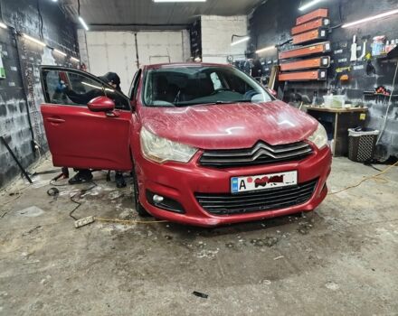 Красный Ситроен С4, объемом двигателя 1.6 л и пробегом 200 тыс. км за 6500 $, фото 1 на Automoto.ua