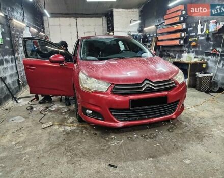 Красный Ситроен С4, объемом двигателя 1.6 л и пробегом 220 тыс. км за 5999 $, фото 1 на Automoto.ua