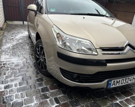 Желтый Ситроен С4, объемом двигателя 1.4 л и пробегом 200 тыс. км за 4450 $, фото 1 на Automoto.ua