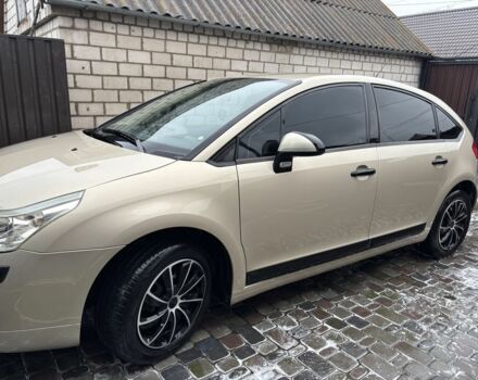 Желтый Ситроен С4, объемом двигателя 1.4 л и пробегом 200 тыс. км за 4450 $, фото 2 на Automoto.ua