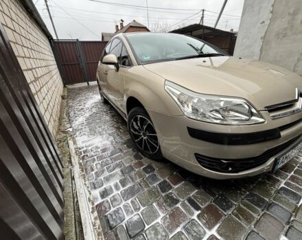 Желтый Ситроен С4, объемом двигателя 1.4 л и пробегом 200 тыс. км за 4450 $, фото 4 на Automoto.ua