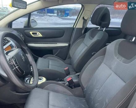 Желтый Ситроен С4, объемом двигателя 1.6 л и пробегом 196 тыс. км за 3000 $, фото 4 на Automoto.ua