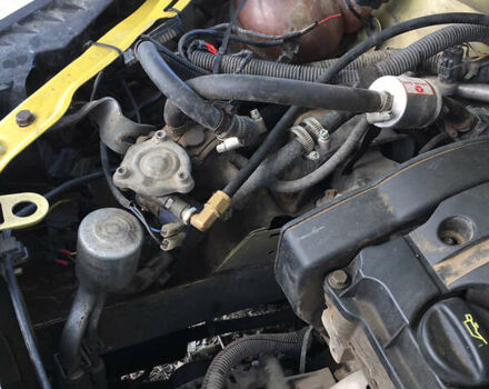 Желтый Ситроен С4, объемом двигателя 1.6 л и пробегом 333 тыс. км за 2250 $, фото 5 на Automoto.ua