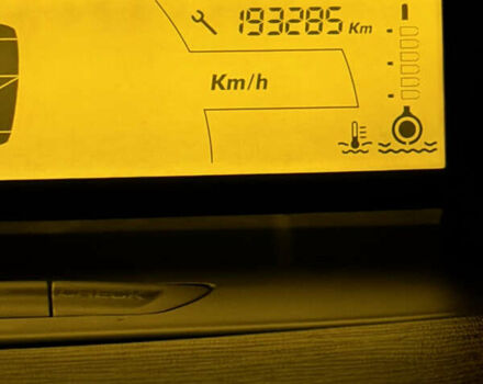 Жовтий Сітроен С4, об'ємом двигуна 1.59 л та пробігом 193 тис. км за 3700 $, фото 43 на Automoto.ua