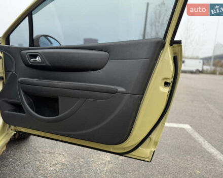 Жовтий Сітроен С4, об'ємом двигуна 1.59 л та пробігом 193 тис. км за 3700 $, фото 17 на Automoto.ua