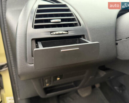 Жовтий Сітроен С4, об'ємом двигуна 1.59 л та пробігом 193 тис. км за 3700 $, фото 18 на Automoto.ua