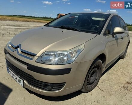 Желтый Ситроен С4, объемом двигателя 1.36 л и пробегом 236 тыс. км за 3500 $, фото 1 на Automoto.ua