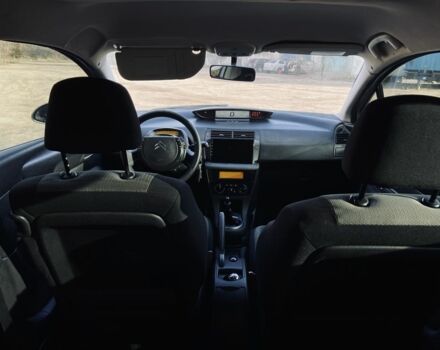 Серый Ситроен С4, объемом двигателя 1.6 л и пробегом 230 тыс. км за 2000 $, фото 5 на Automoto.ua