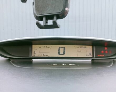 Серый Ситроен С4, объемом двигателя 1.6 л и пробегом 253 тыс. км за 4000 $, фото 12 на Automoto.ua