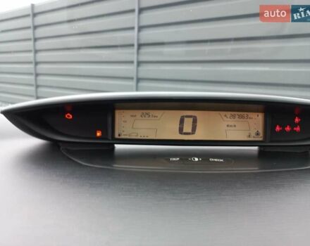Серый Ситроен С4, объемом двигателя 1.6 л и пробегом 288 тыс. км за 3500 $, фото 10 на Automoto.ua