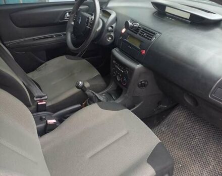 Серый Ситроен С4, объемом двигателя 1.4 л и пробегом 215 тыс. км за 3500 $, фото 2 на Automoto.ua