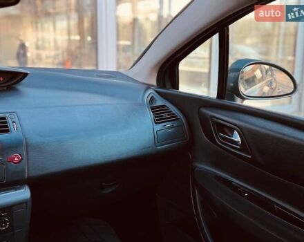 Серый Ситроен С4, объемом двигателя 1.56 л и пробегом 210 тыс. км за 4600 $, фото 28 на Automoto.ua