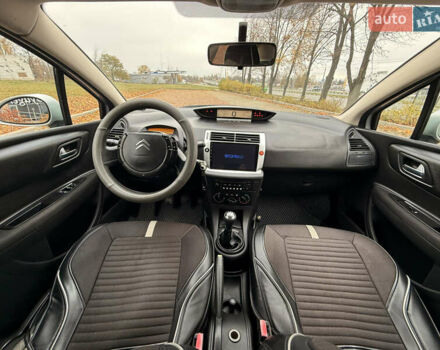 Серый Ситроен С4, объемом двигателя 1.36 л и пробегом 290 тыс. км за 3300 $, фото 24 на Automoto.ua