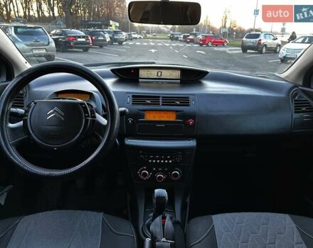 Серый Ситроен С4, объемом двигателя 1.59 л и пробегом 200 тыс. км за 3650 $, фото 12 на Automoto.ua