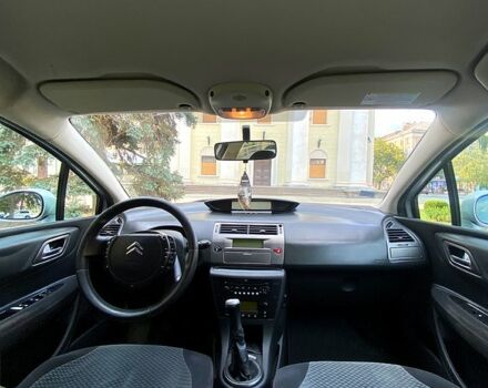 Серый Ситроен С4, объемом двигателя 1.6 л и пробегом 284 тыс. км за 3150 $, фото 6 на Automoto.ua