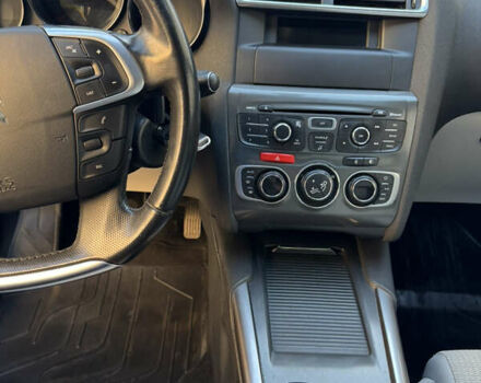 Серый Ситроен С4, объемом двигателя 1.56 л и пробегом 250 тыс. км за 6800 $, фото 8 на Automoto.ua