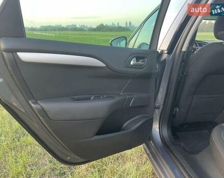 Серый Ситроен С4, объемом двигателя 1.6 л и пробегом 183 тыс. км за 5550 $, фото 25 на Automoto.ua