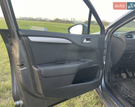 Серый Ситроен С4, объемом двигателя 1.6 л и пробегом 183 тыс. км за 5550 $, фото 9 на Automoto.ua