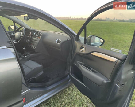 Серый Ситроен С4, объемом двигателя 1.6 л и пробегом 183 тыс. км за 5550 $, фото 16 на Automoto.ua