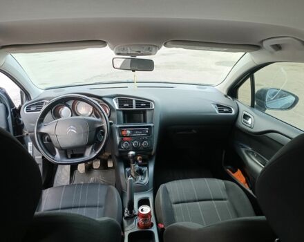 Серый Ситроен С4, объемом двигателя 1.6 л и пробегом 163 тыс. км за 5600 $, фото 4 на Automoto.ua