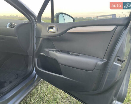 Серый Ситроен С4, объемом двигателя 1.6 л и пробегом 183 тыс. км за 5550 $, фото 18 на Automoto.ua