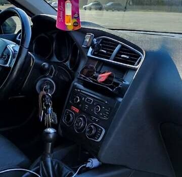 Сірий Сітроен С4, об'ємом двигуна 1.56 л та пробігом 190 тис. км за 7100 $, фото 10 на Automoto.ua